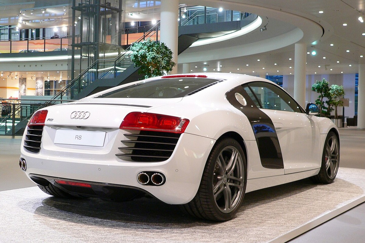 Audi-R8-Side-Back